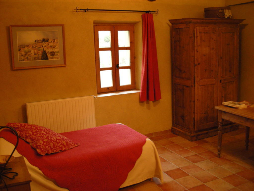 Bed and Breakfast La Fontaine Simiane-la-Rotonde Zimmer foto