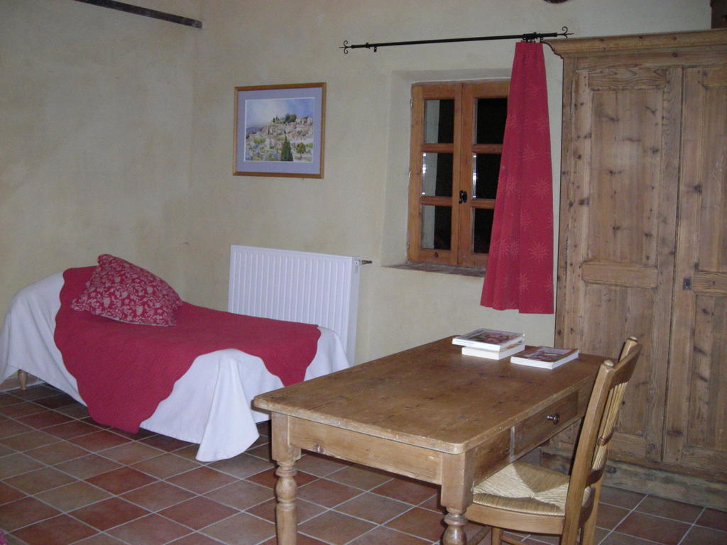 Bed and Breakfast La Fontaine Simiane-la-Rotonde Zimmer foto